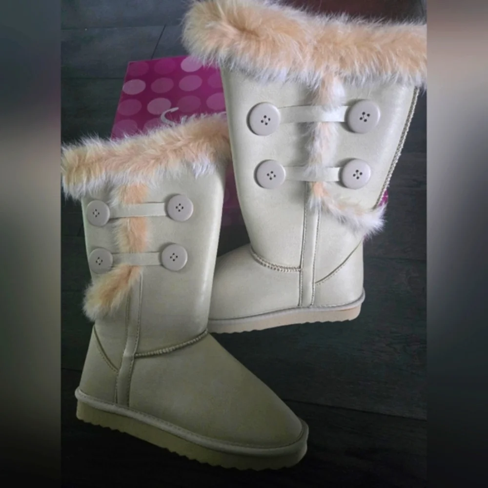 SilverDew Ivory Faux Fur Lined Winter Boots Triple Button Cozy Women's Boots